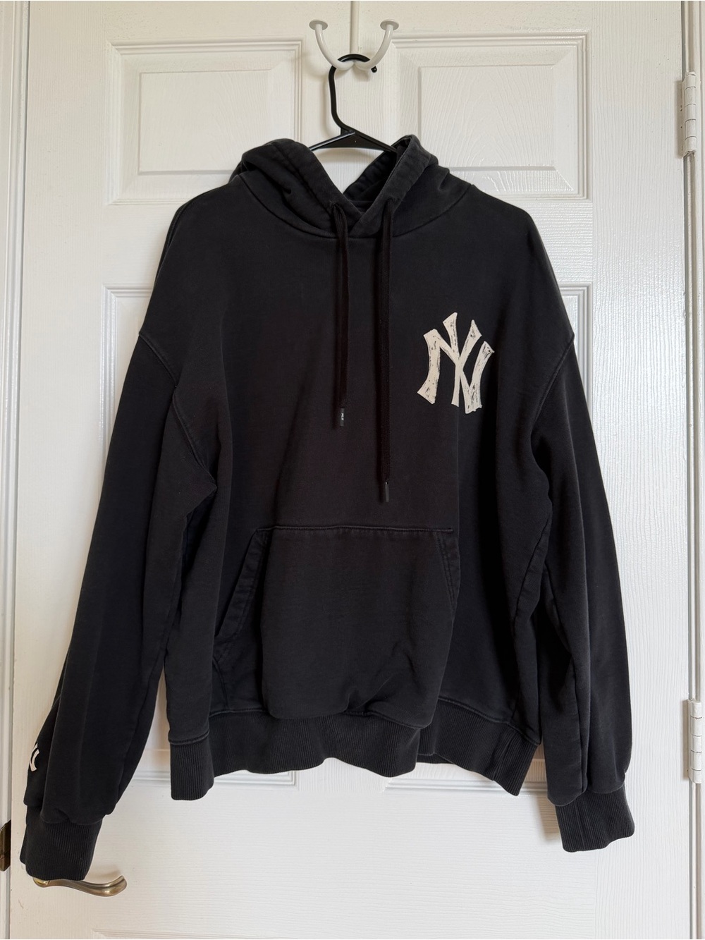 New York Yankees MLB Men’s Faded Black Hoodie Size X-Large